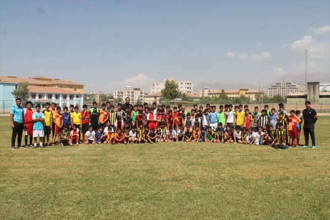 Silopi'de açılan futbol okulunda "geleceğin yıldızları" yetiştiriliyor